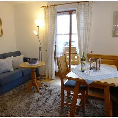 Ellen Apartment *