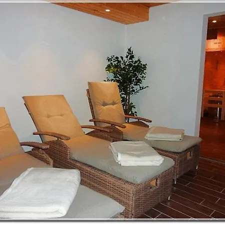 Ellen Apartment *